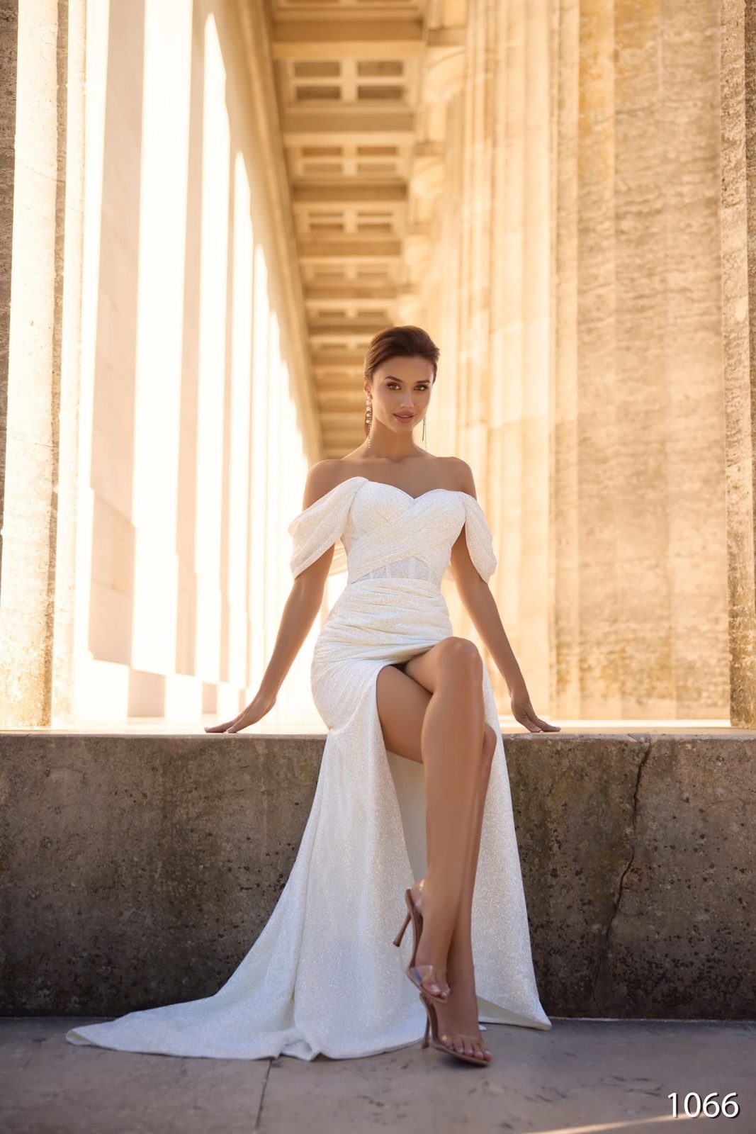 Rochie de mireasă model 1066, mulată, cu umerii goi
